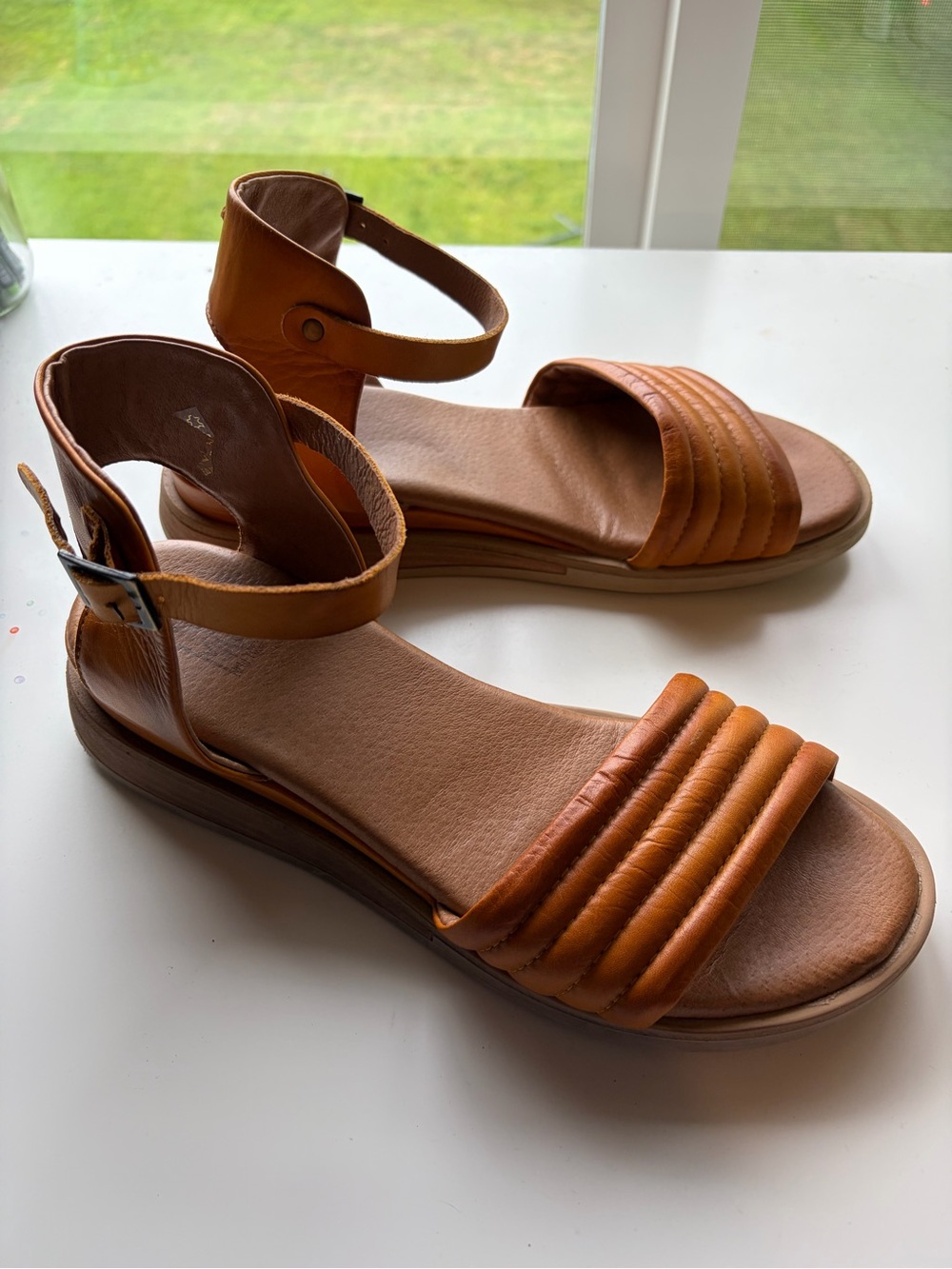 Miz Mooz Golden Cognac Leather Ankle-Strap Sandals size 40